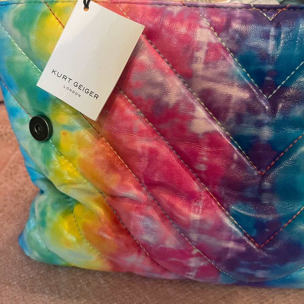 🎀 KURT GEIGER XXL Kensington Rainbow Tye Dye Shoulder Bag - Picture 2 of 10
